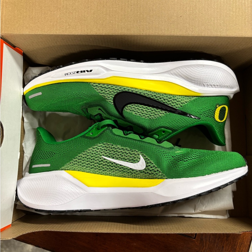Nike Mens Green & Yellow Athletic Sneakers with White Soles